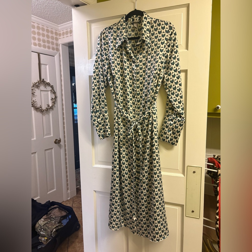 H&M Geometric Green and White Long Sleeve Dress